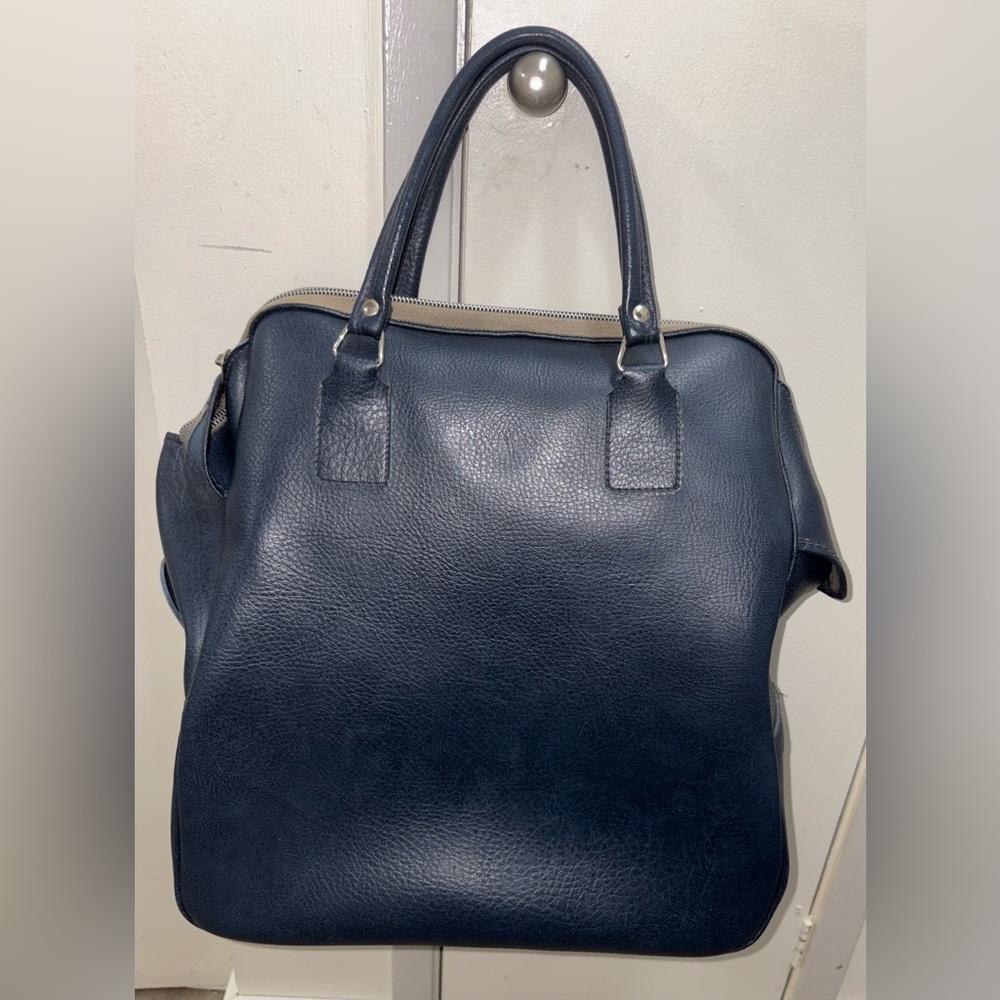 Elegant Navy Leather Cheney England Bag